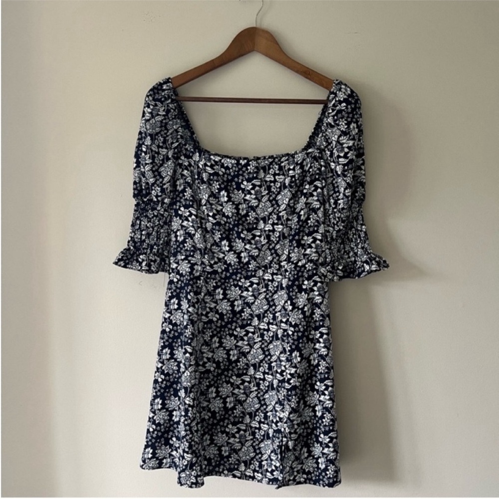 Mi Ami Pauline Smocked Sleeve Navy/White Floral Mini Dress Size Medium NWT